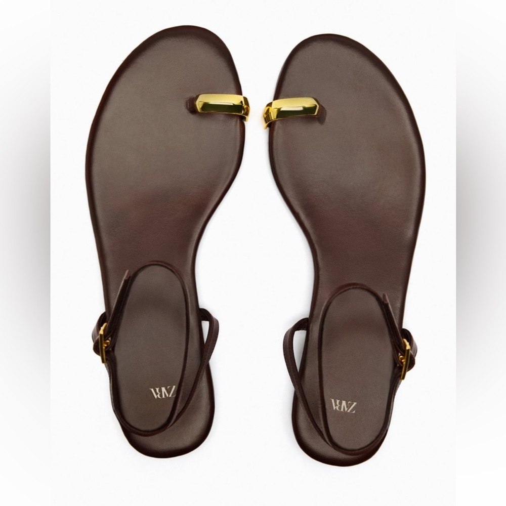 METAL RING TOE-POST LEATHER SANDALS - Picture 2 of 6